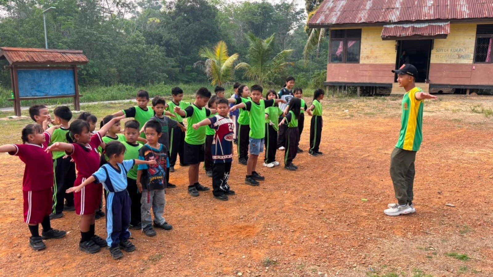 Dukung Pendidikan Perbatasan Satgas Yonarmed 13. - thewasesanews
com