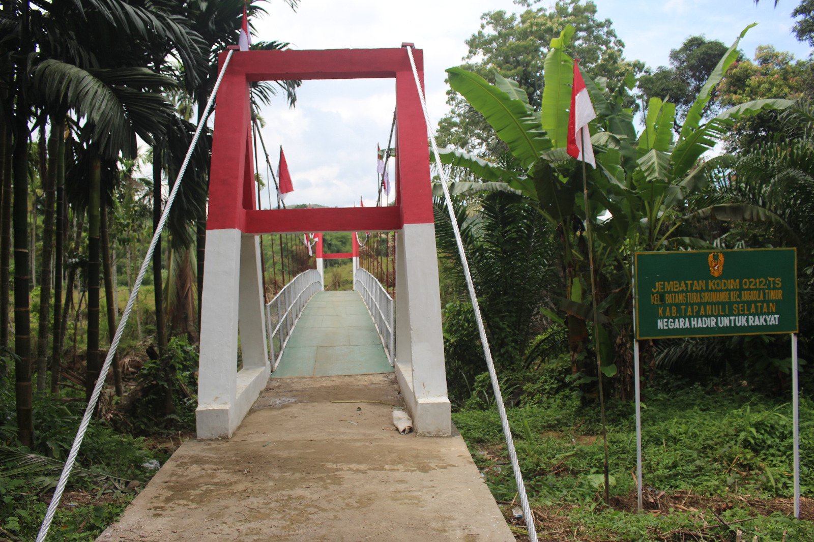 Perbaikan Jembatan Gantung Batangtura. - thewasesanews.com