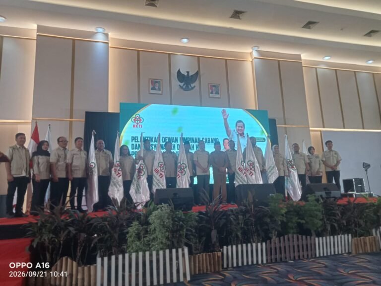 Pelantikan Ikram Malan Sangadji Ketua HKTI Halteng. - thewasesanews.com