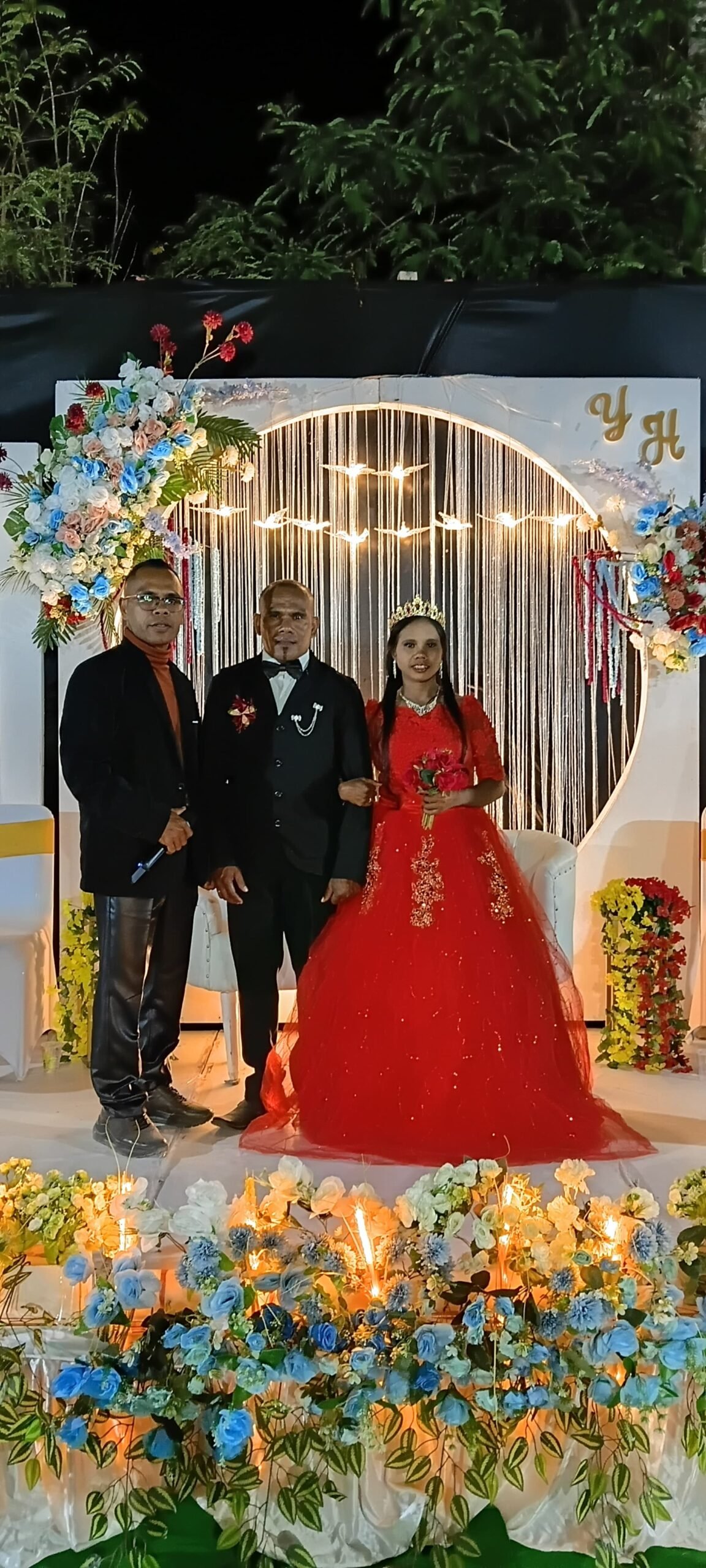 Pernikahan Yoksen Atonis dan Hagar Poess. - thewasesanews.com