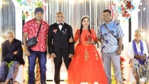 Pernikahan Yoksen Atonis dan Hagar Poess. - thewasesanews.com