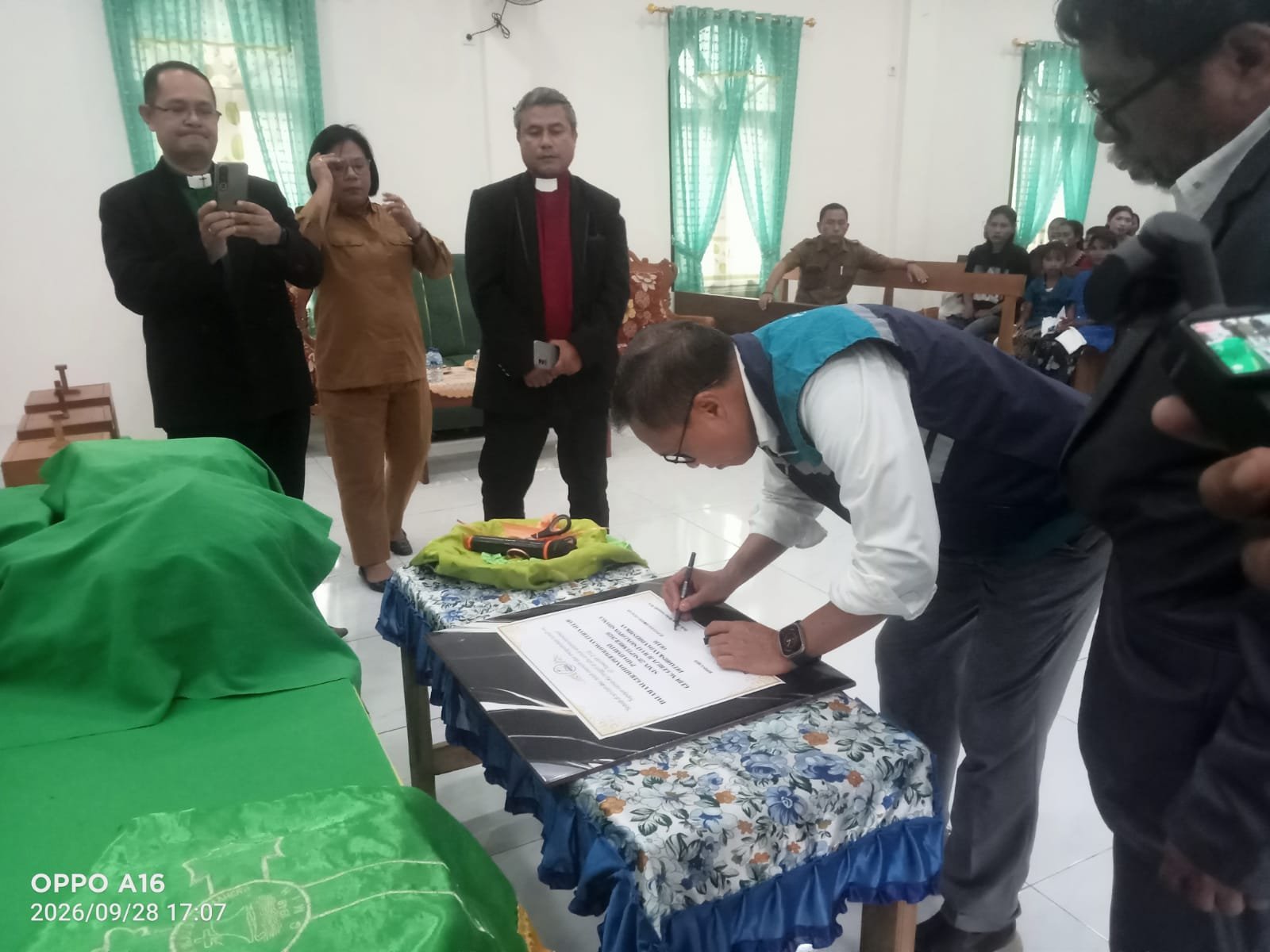 Peresmian Gereja GMIG Sion Lopong. - thewasesanews.com