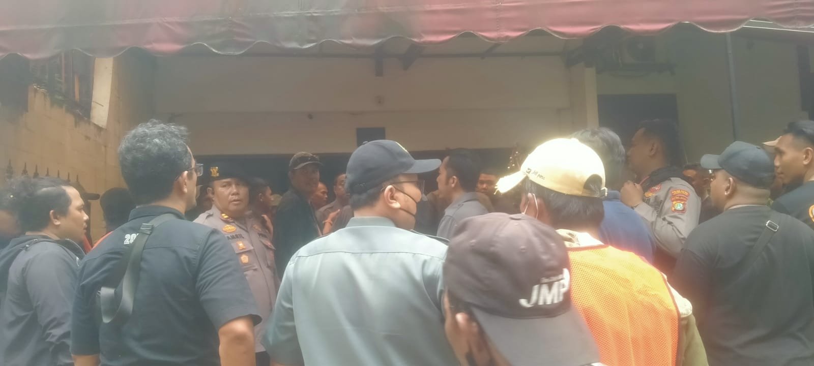 PN Jaktim Eksekusi Lahan 449 Meter Persegi. - thewasesanews.com