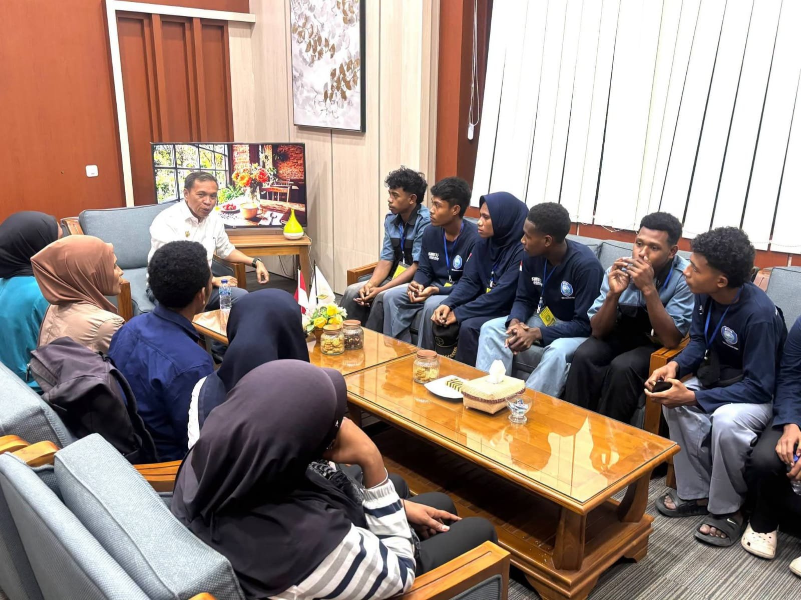 Bupati Ikram Malan Sangadji Dialog SMKN 7 Halteng. - thewasesanews.com