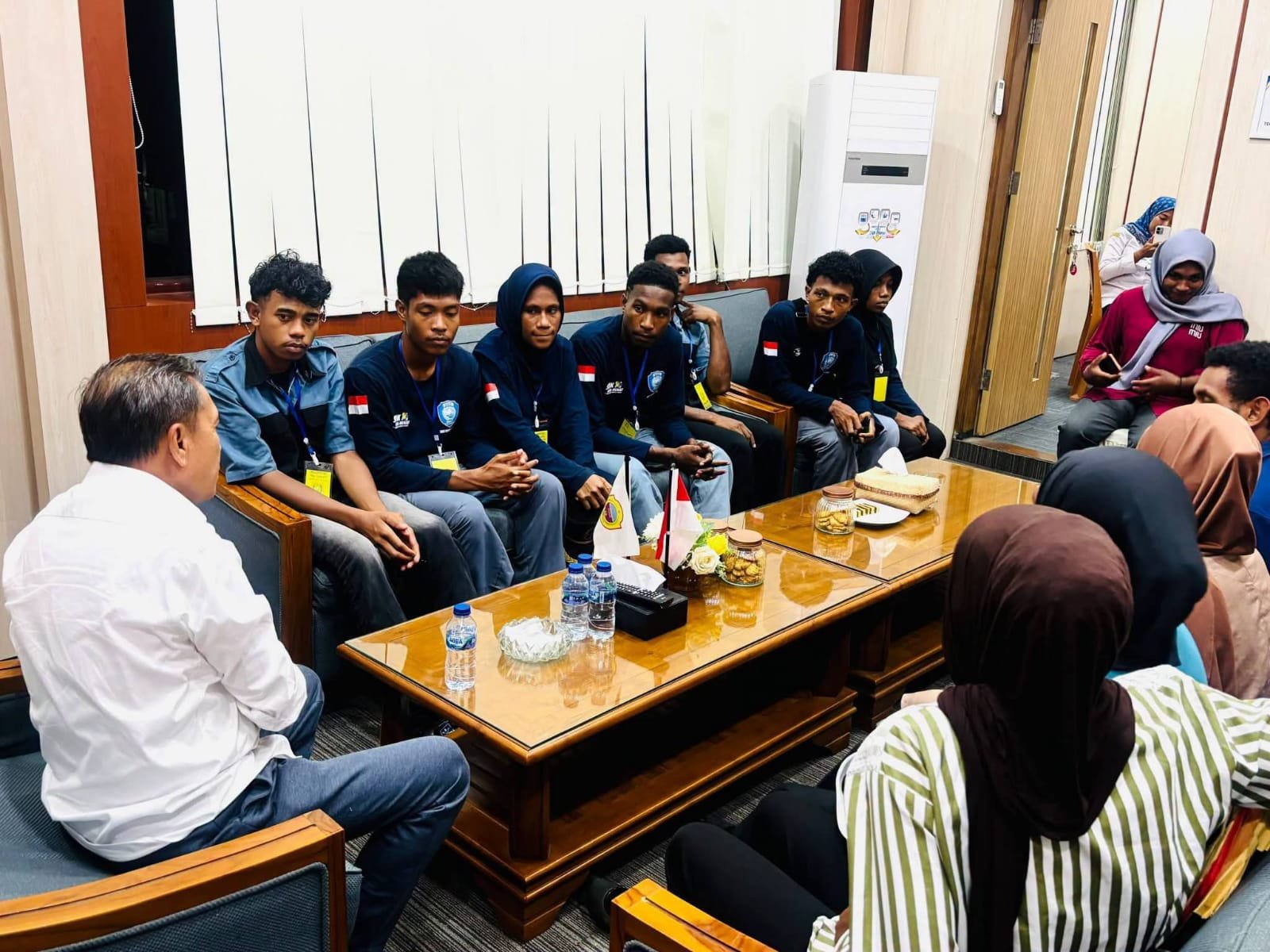 Bupati Ikram Malan Sangadji Dialog SMKN 7 Halteng. - thewasesanews.com
