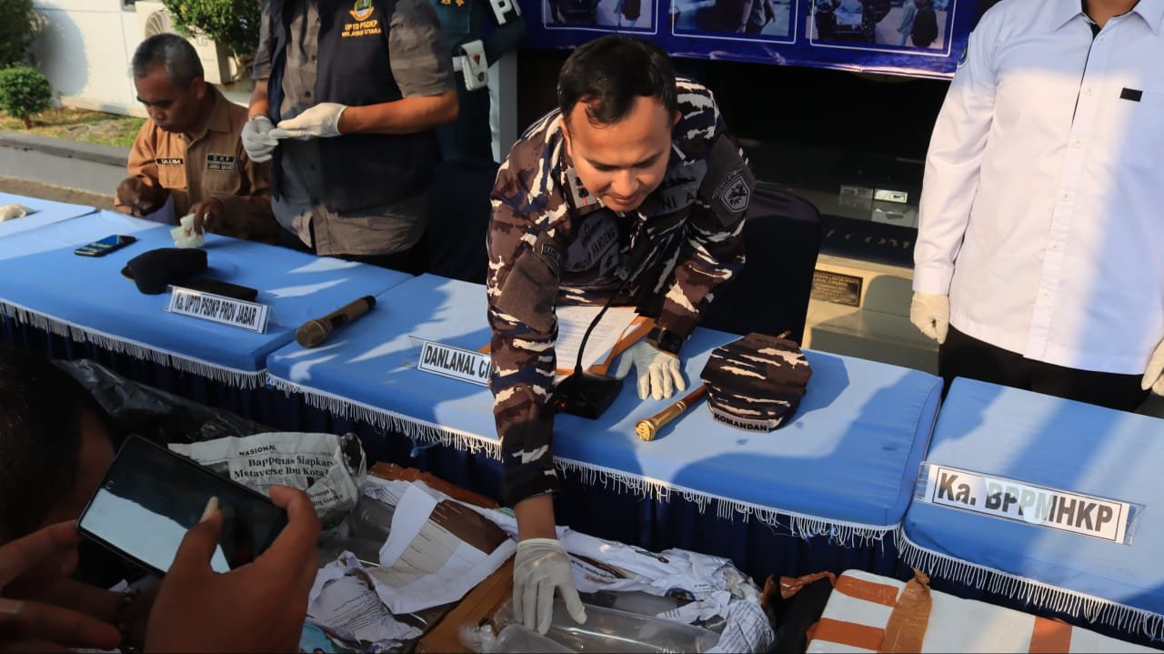 TNI AL Gagalkan Penyelundupan Benih Bening Lobster. - thewasesanews.com