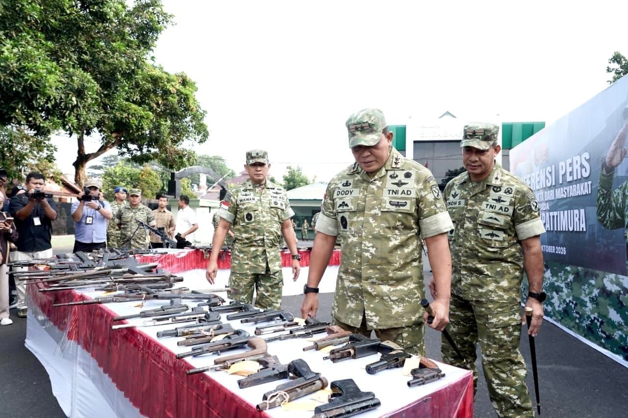 Masyarakat Ternate Sukarela Serahkan 75 Senjata Api. - thewasesanews.com