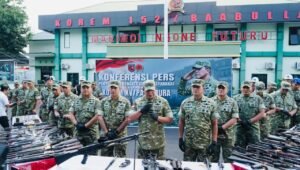 Masyarakat Ternate Sukarela Serahkan 75 Senjata Api. - thewasesanews.com
