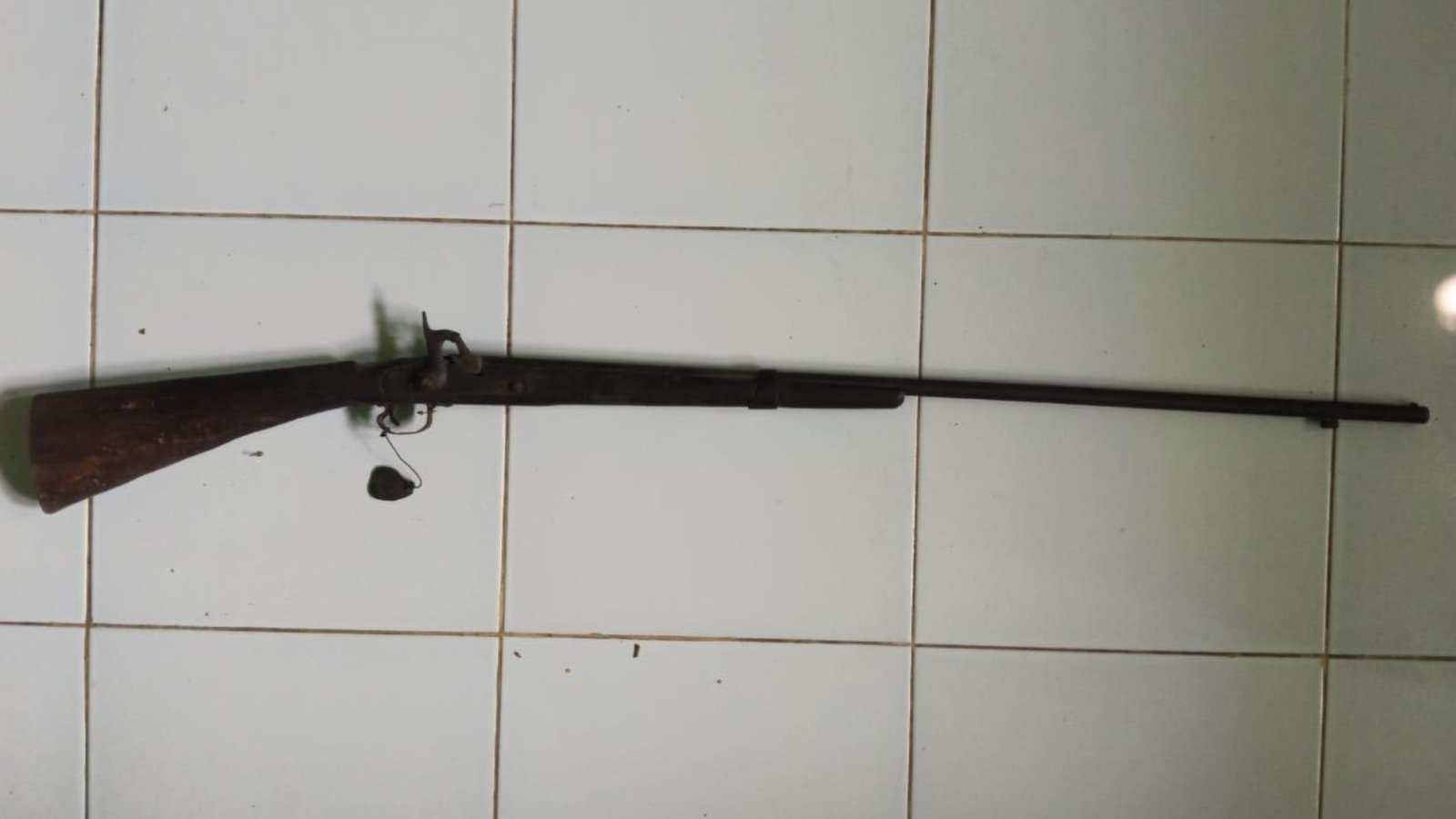 Satgas Pamtas Yonarmed 13 Nanggala Terima Senpi Rakitan. - thewasesanews.com