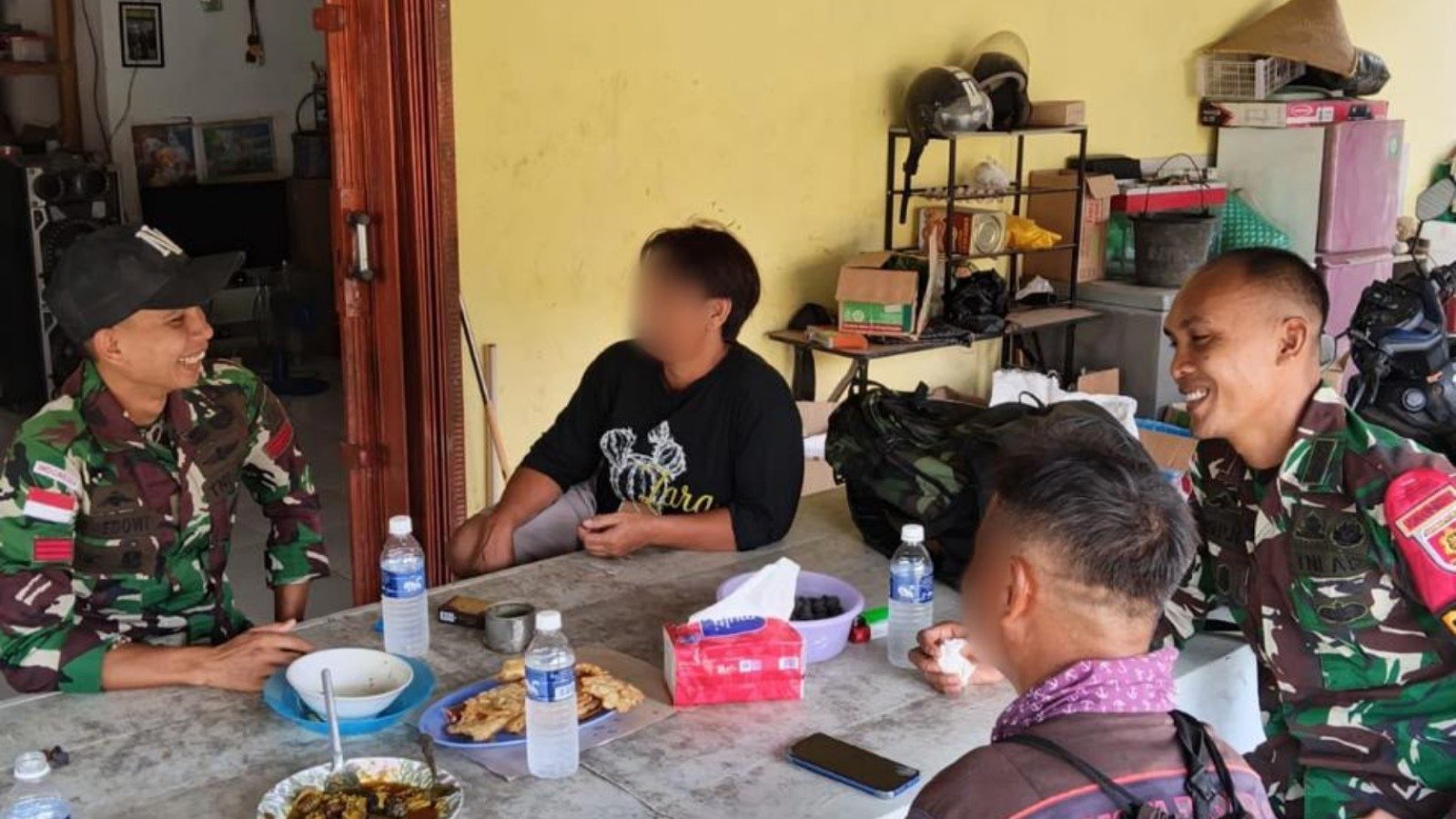 Satgas Pamtas Yonarmed 13 Nanggala Terima Senpi Rakitan. - thewasesanews.com