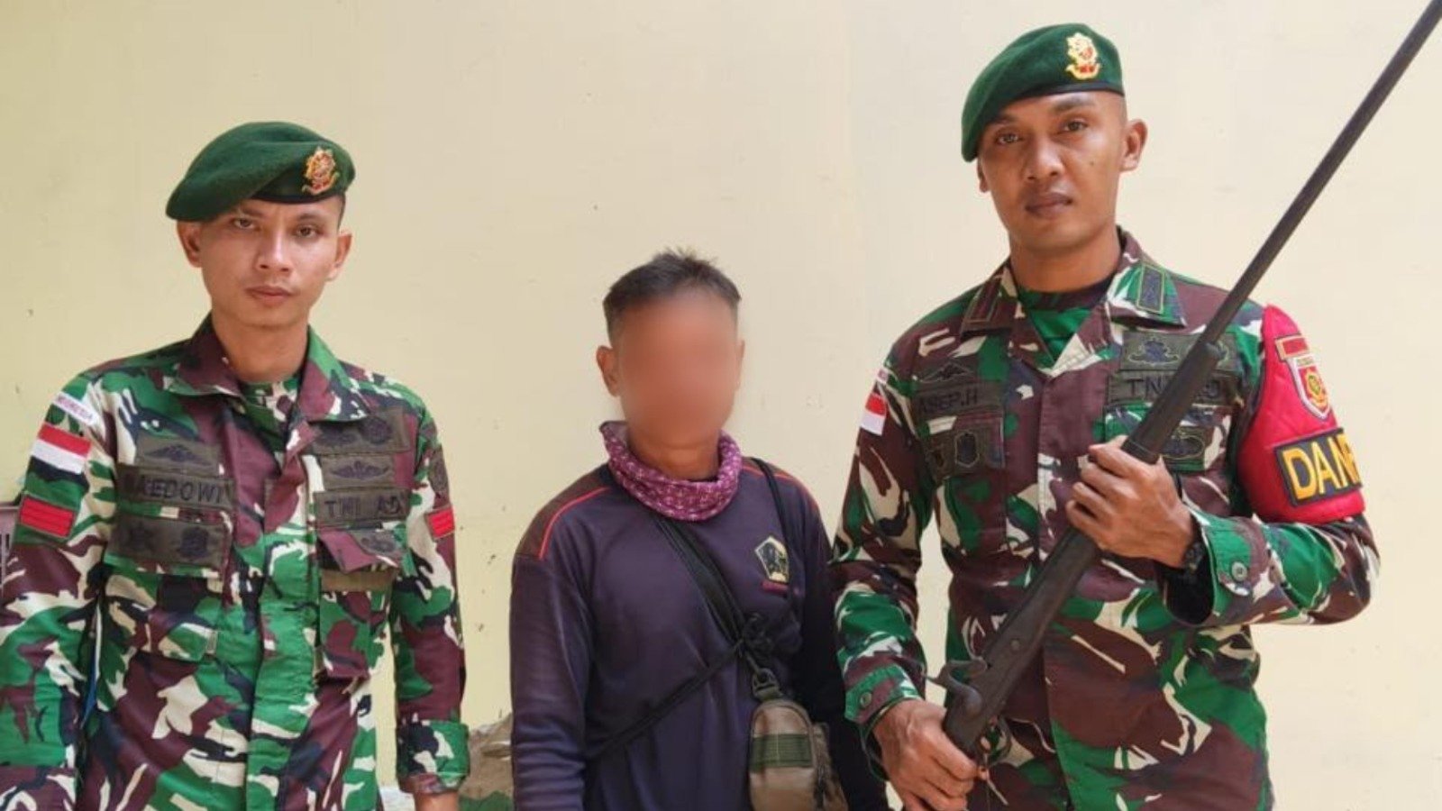 Satgas Pamtas Yonarmed 13 Nanggala Terima Senpi Rakitan. - thewasesanews.com
