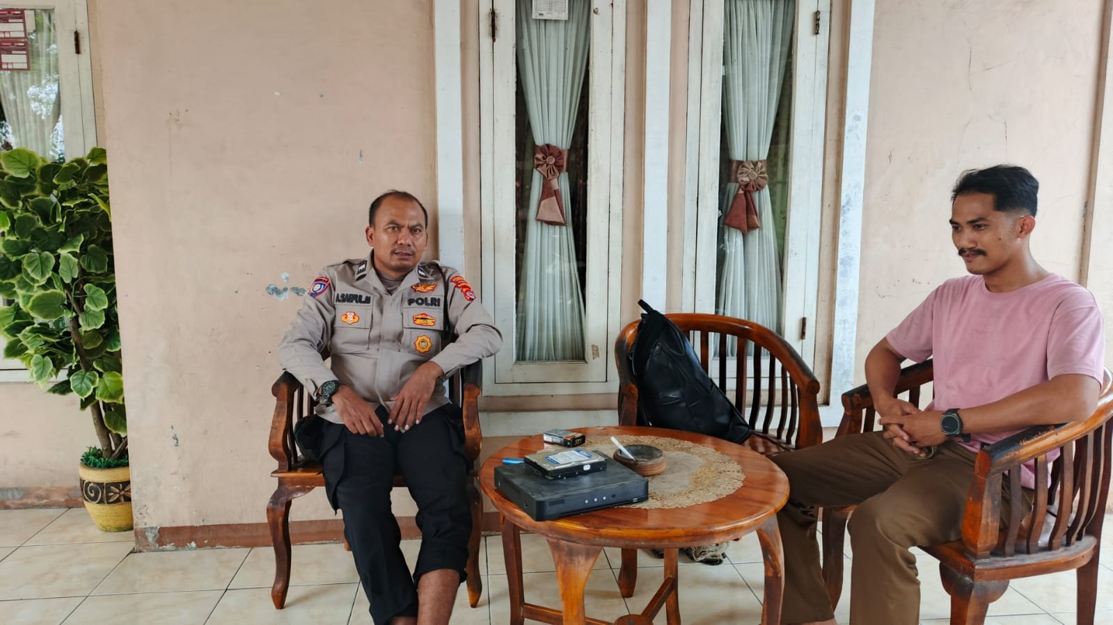 Bhabinkamtibmas Polsek Mauk Sambang Warga Rancalabuh. - thewasesanews.com