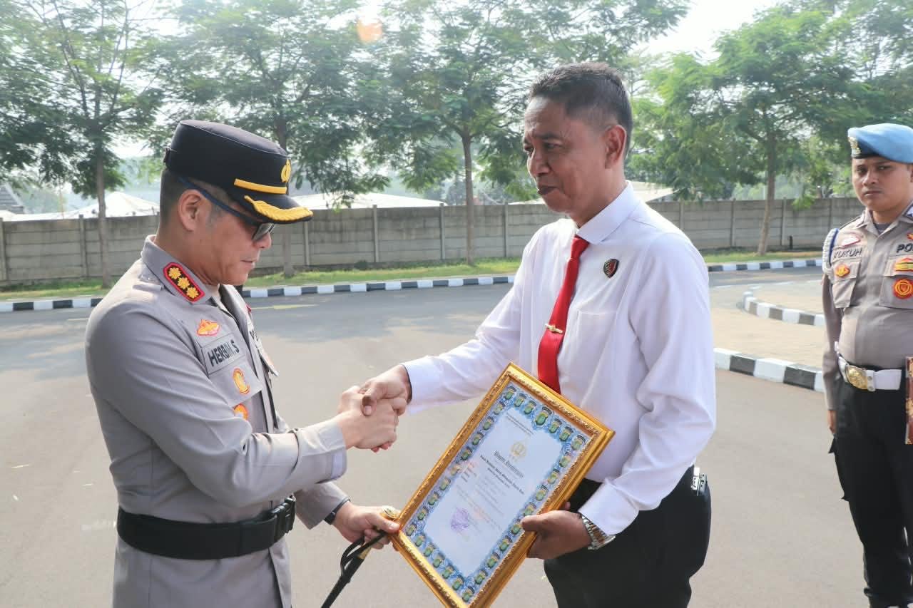 12 Personel Polres Metro Tangerang Kota Terima Penghargaan Kapolda. - thewasesanews.com