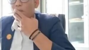 Merokok Sambil Live TikTok Sekdes Lebak Wangi Disorot. - thewasesanews.com
