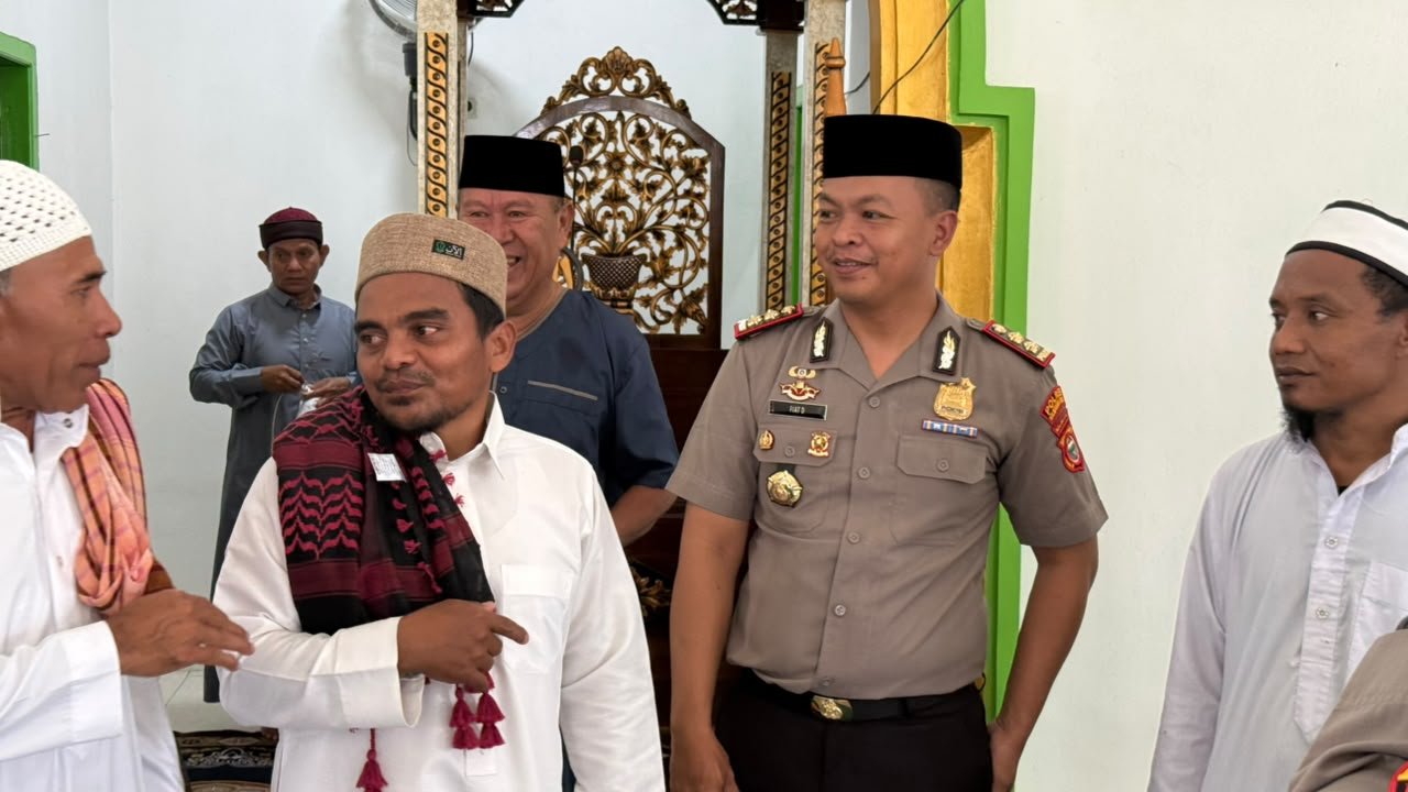 Kapolres Halteng Pimpin Sholat Jumat Keliling di Masjid Darul Yasin. - thewasesanews.com