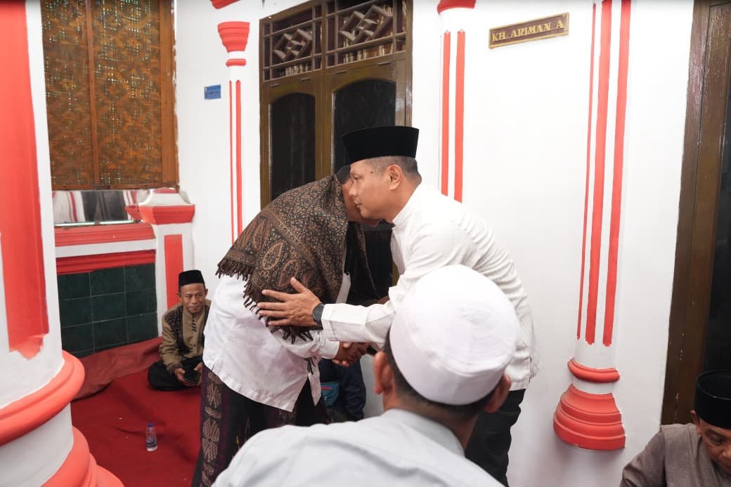 Kapolda Banten Melayat ke Rumah Duka Almarhum KH Ariman Anwar. - thewasesanews.com