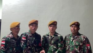 Warga Serahkan Trenggiling Hidup kepada Satgas Yonarmed 19. - thewasesanews.com