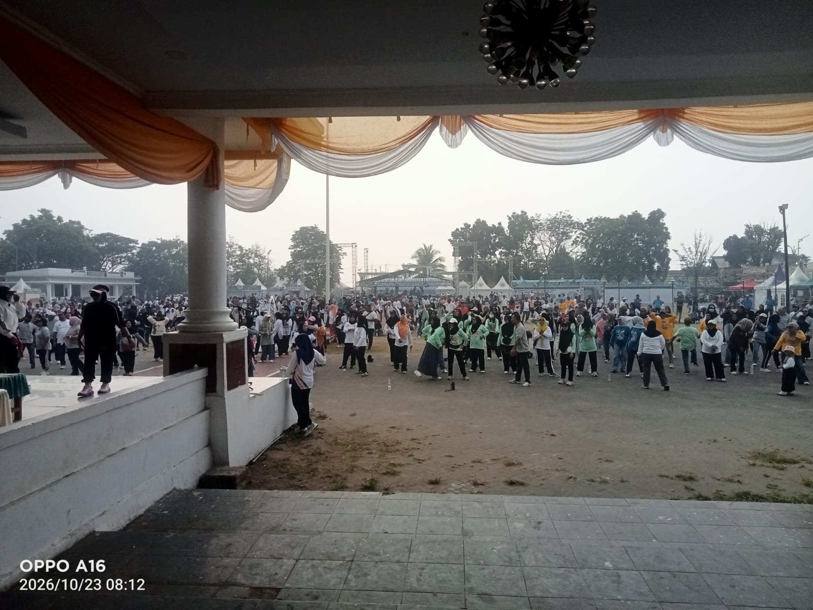 Bupati Ikram Buka Jalan Sehat dan Senam Meriahkan HUT ke-36 Halteng. - thewasesanews.com