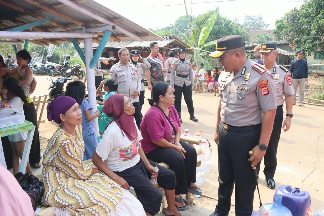 Kapolresta Tangerang Pimpin Pendistribusian Bantuan Ribuan Liter Air Bersih. - thewasesanews.com