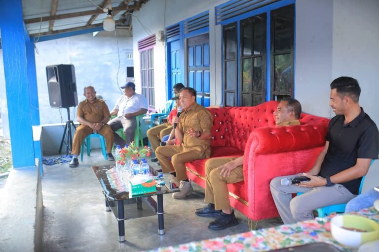 Bupati Ikram Malan Sangadji dan Wakil Bupati Bertatap Muka dengan Masyarakat Kobe. - thewasesanews.com