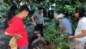 Penanaman pohon Polsek Panongan dalam mendukung program Green Policing Polresta Tangerang.